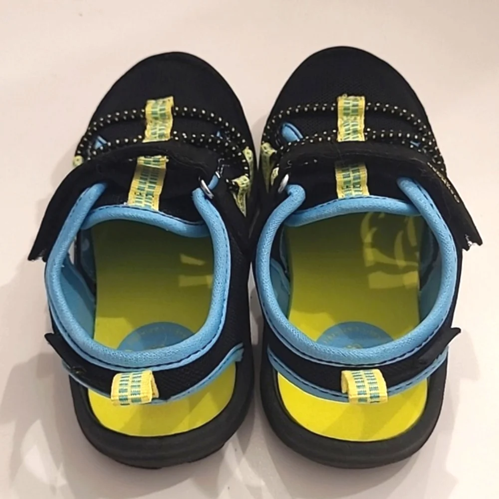 OshKosh B'Gosh Marina Sandal Unisex Mesh Sneaker Closed Toe Bungee Accents Sz 9
